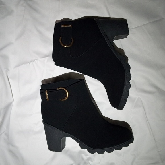Black Ankle Boots with Gold Coloured Buckle Size 41 (9) - Picture 1 of 6